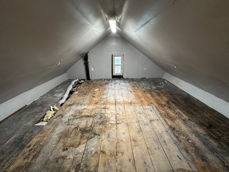 Building Photo - 924 7th Ave