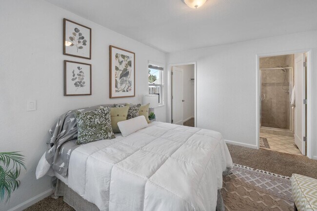 Building Photo - 372 Acacia St