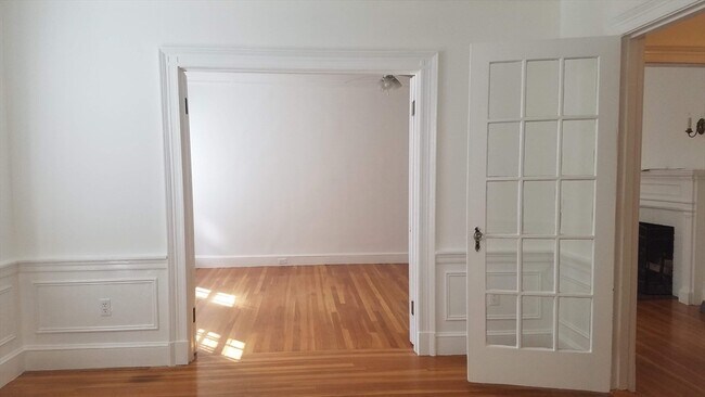 Building Photo - 77 Martin St