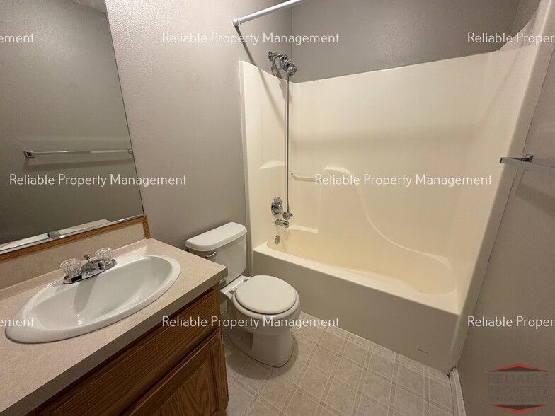 Building Photo - 411 N 4200 E