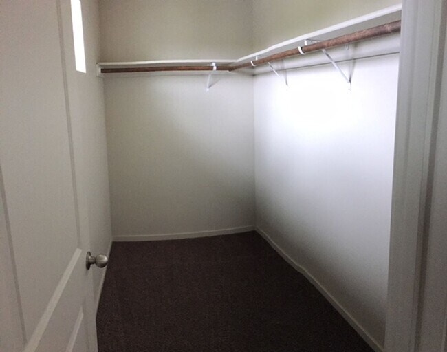 Building Photo - 1613