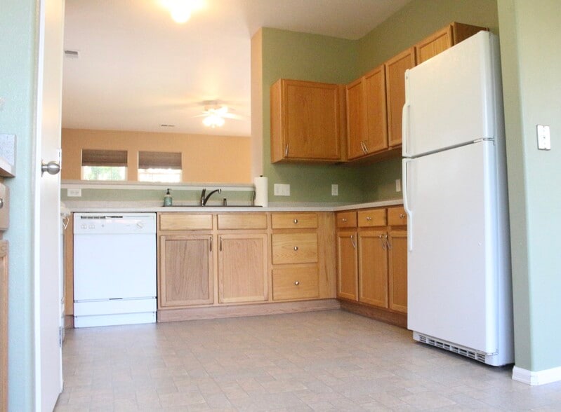 Building Photo - 3425 East 123rd Drive