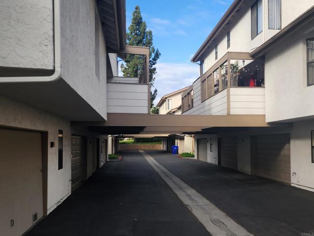 Building Photo - 4531 Chateau Dr