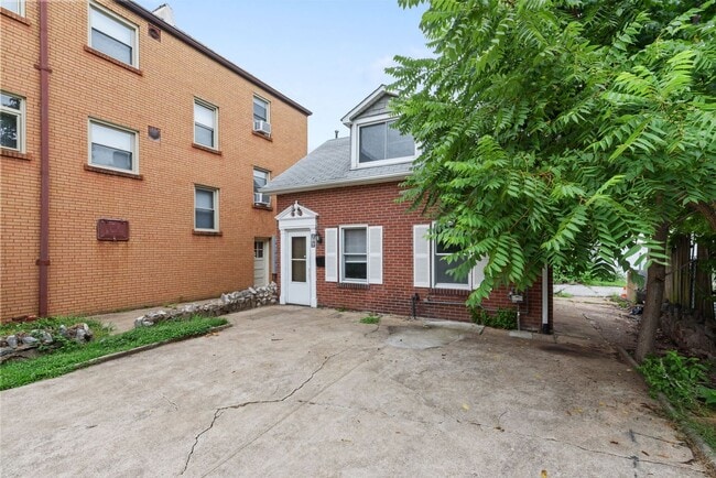 Building Photo - 5745 Murdoch Ave