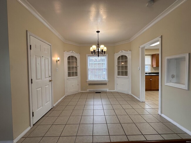 Building Photo - 905 Lincoln Ave