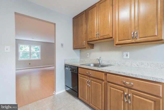 Building Photo - 2054 Forest Hill Ln