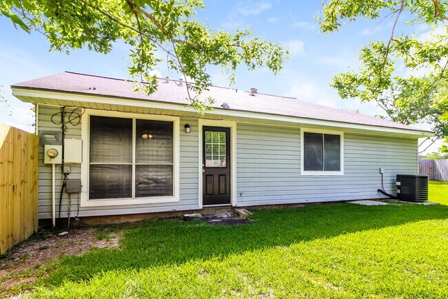 Building Photo - 2222 Victoria Ct