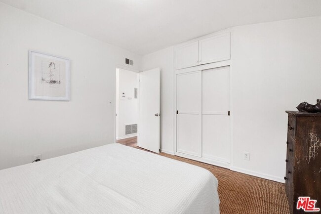 Building Photo - 2294 Mountain Oak Dr