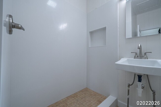 Building Photo - Fully Renovated 2BR/1BA/2 separate Carport Garage in Wahiawa Heights