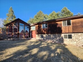 Building Photo - Long Realty & Property Management - 5 Bedr...
