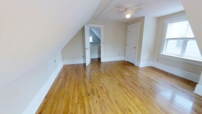 Building Photo - 225 E 11th Ave