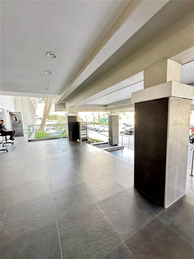 Building Photo - 6770 Indian Creek Dr