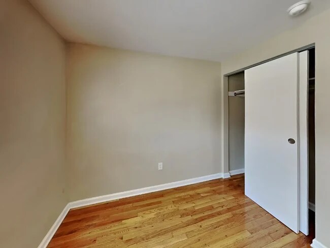 Building Photo - Lantern Square Apartments-B5