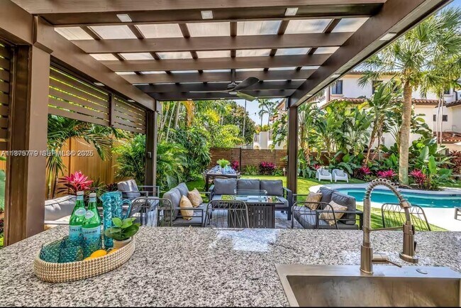 Building Photo - 110 SE 11th Ave