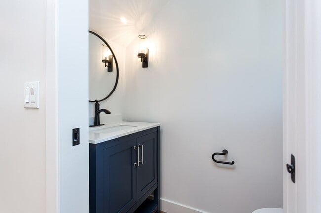 Building Photo - 2610-2612 Juan Street