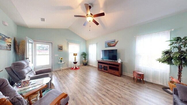 Building Photo - 105 Saunders Cir