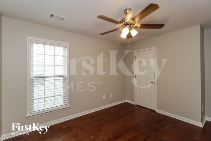 Building Photo - 816 Poplar Terrace