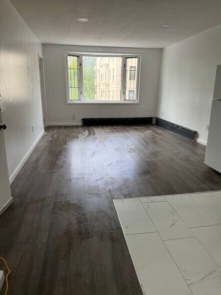 Living room - 54 Ravine Ave