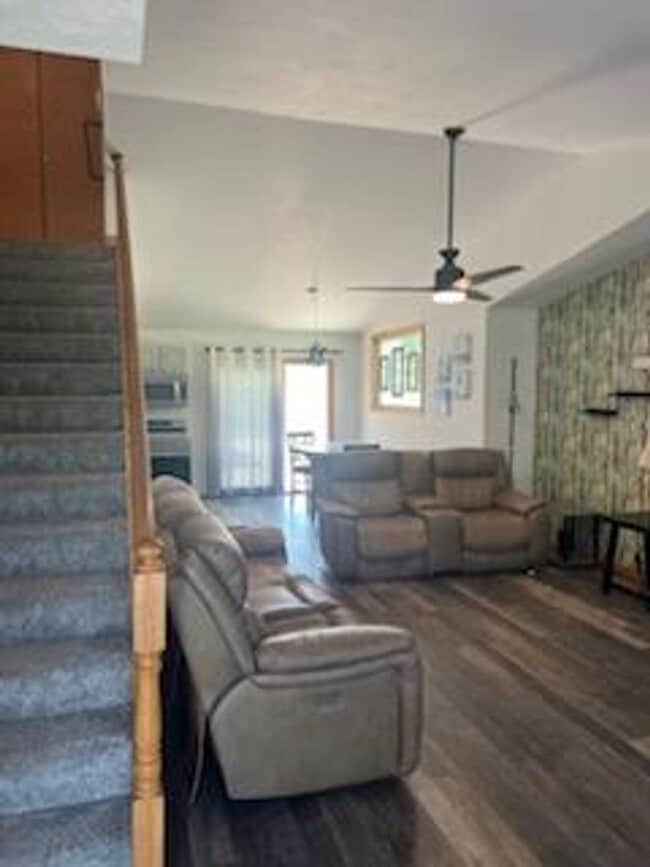 Building Photo - Hutchinson Rental