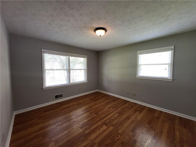 Building Photo - 4548 Shallowford Rd