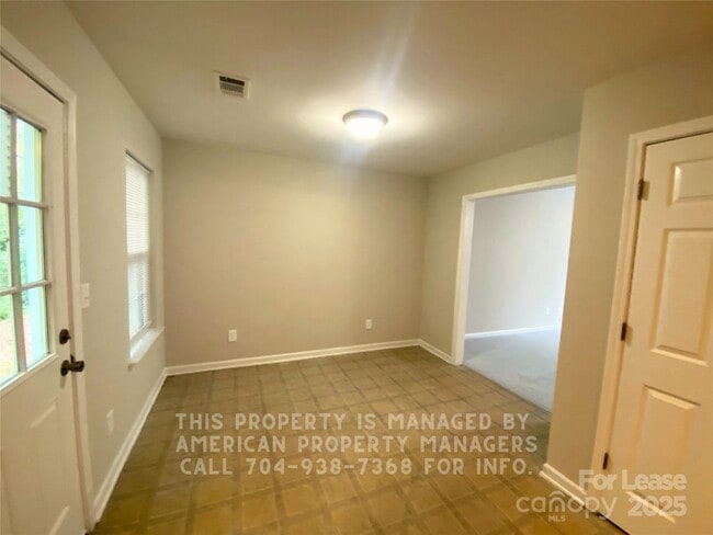 Building Photo - 1430 Mitchell Glen St