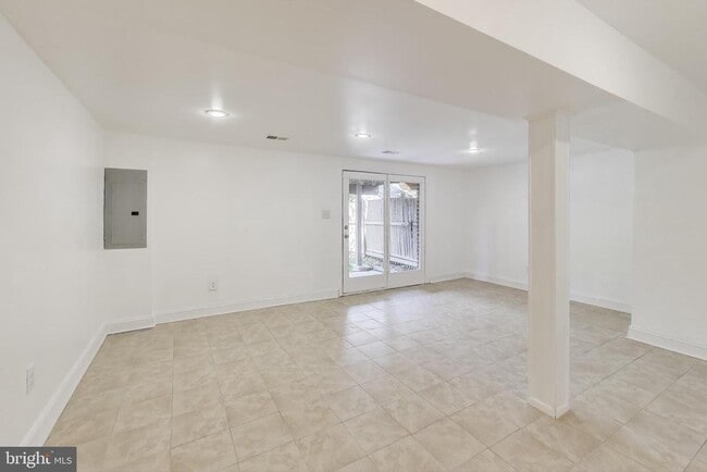 Building Photo - 16 Orchard Dr