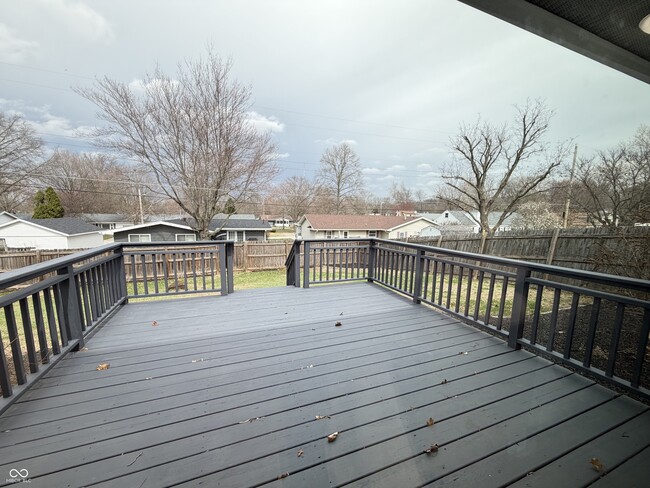 Building Photo - 911 Sunset Dr