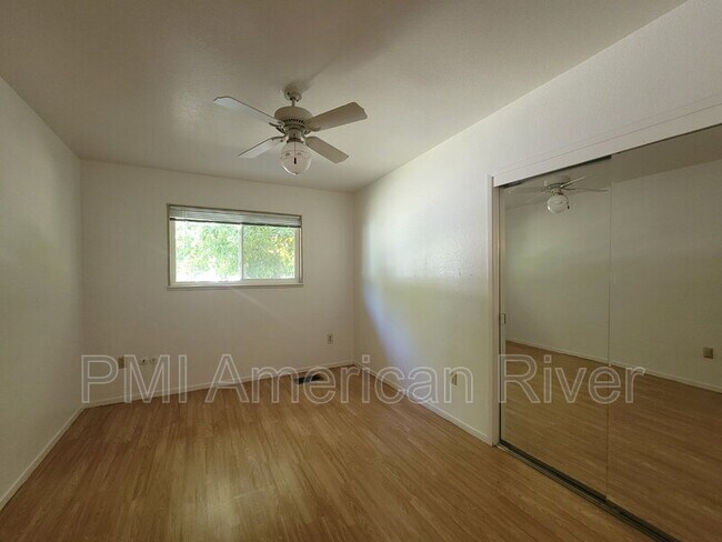 Building Photo - 977 Briarcrest Way