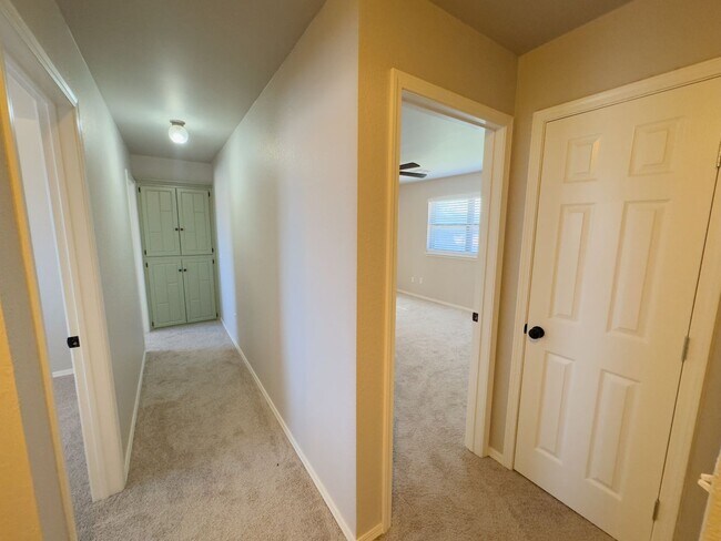 Building Photo - Updated 3-Bedroom, 2-Bathroom Duplex with a Spacious Fenced Backyard!