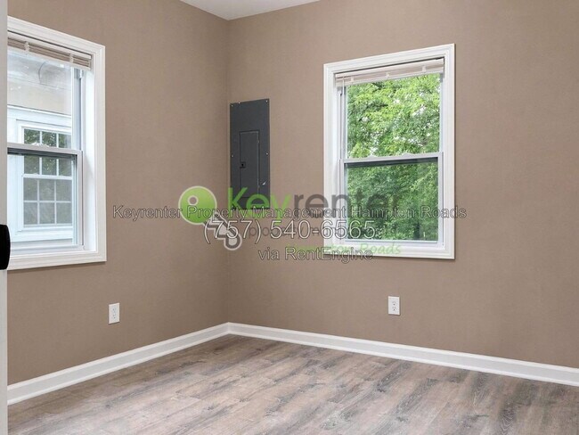 Building Photo - 4909 Killam Ave