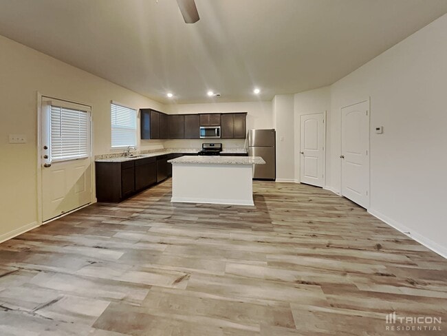 Building Photo - 921 Mallorie Ln