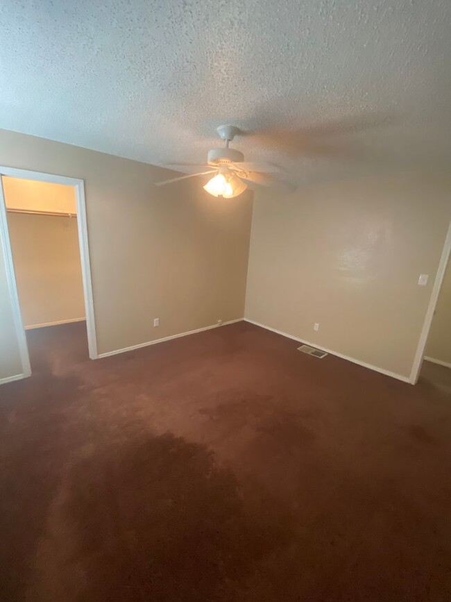 Building Photo - Spacious 2 Bedroom Condo for Rent!