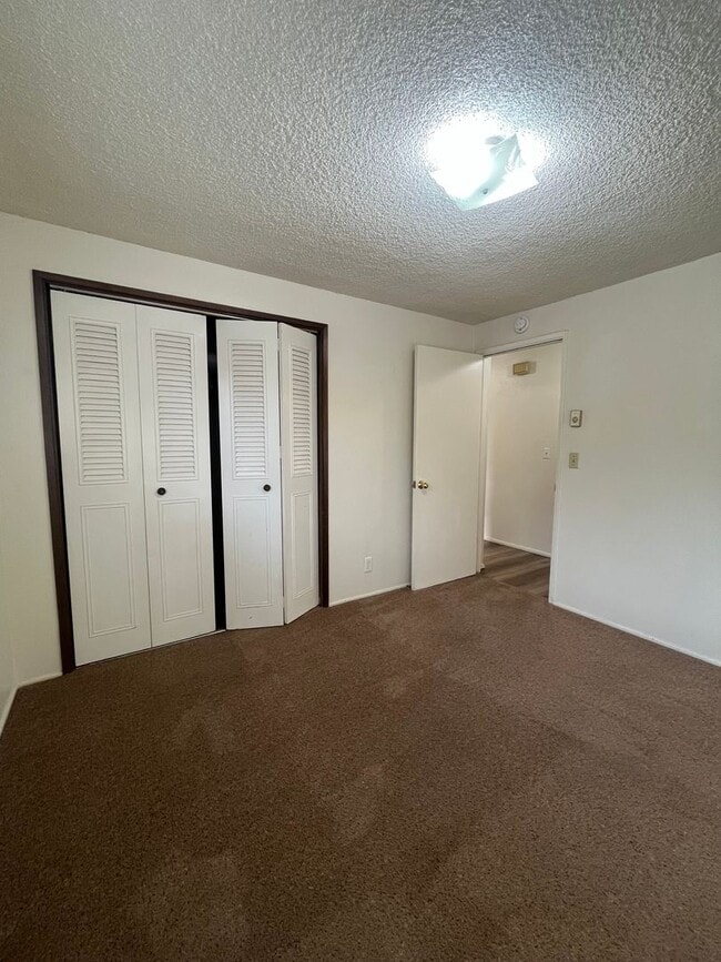 Building Photo - 2-Bedroom 1-Bathroom Tri-Plex in Thurston!