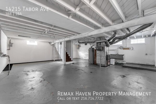 Building Photo - 14215 Tabor Ave, Maple Heights- Spacious 3...