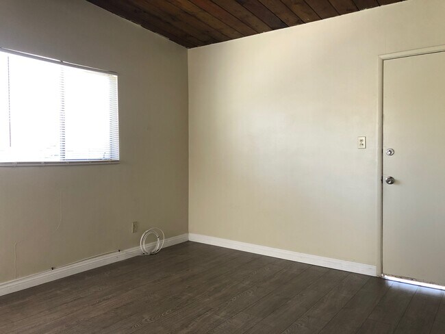 Building Photo - 6727 Pickering Ave