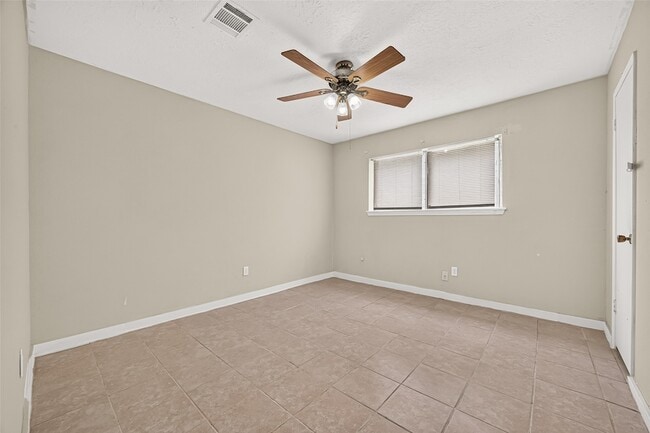 Building Photo - 2523 Creekway Cir
