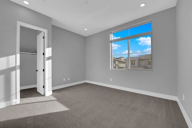 Building Photo - 10648 Stone Ledge Ave