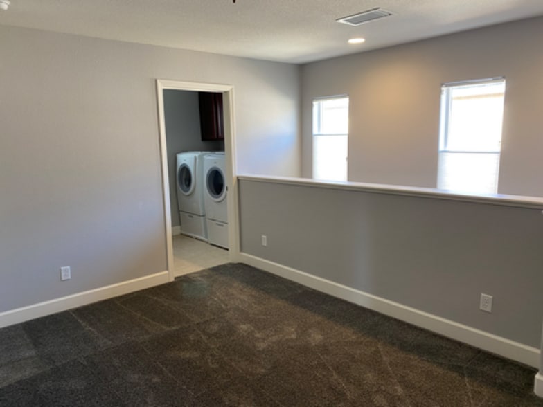 Building Photo - 1965 Black Sand Dr