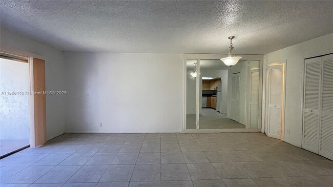 Building Photo - 918 SW 74th Ave