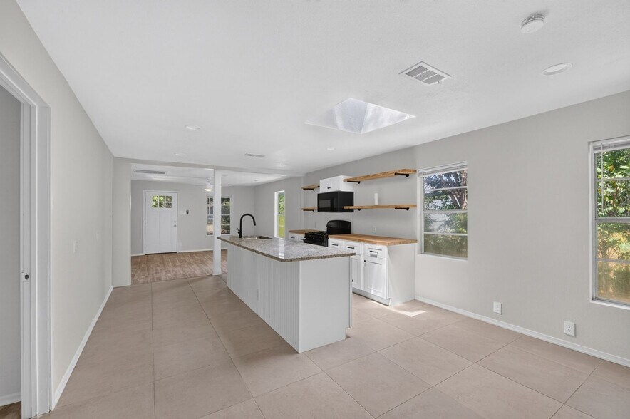 Building Photo - 2906 Christian Dr