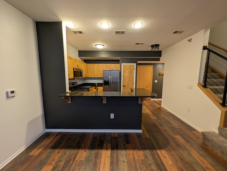 Building Photo - 2121 S Kinnickinnic Ave