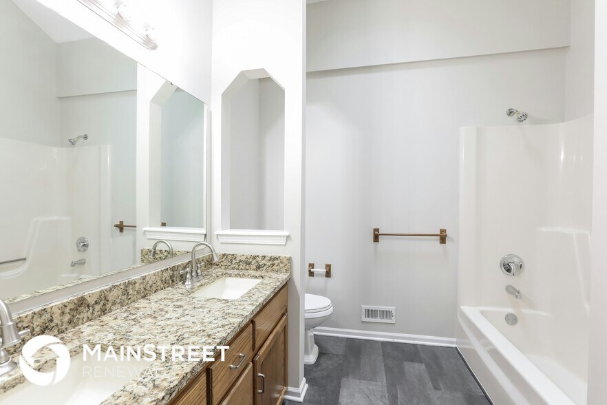 Building Photo - 406 S Huntington Dr