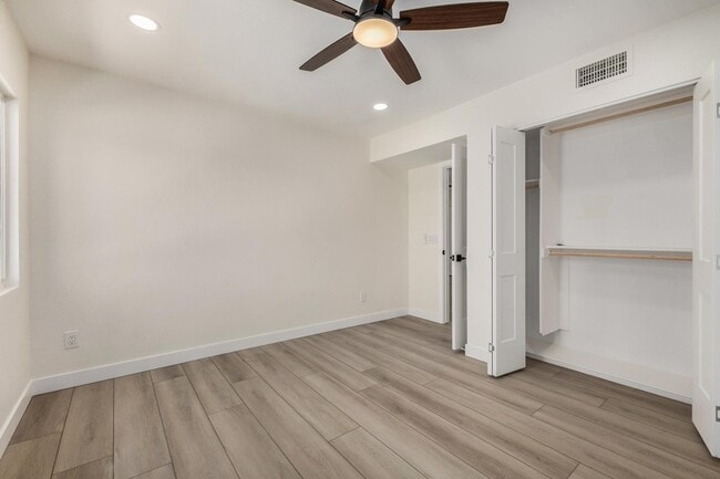 Building Photo - 222 W Brown Rd