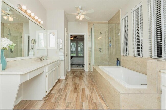 Building Photo - 626 Clarenda Falls Dr