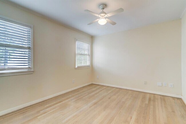 Building Photo - 2607 Avalon Pl