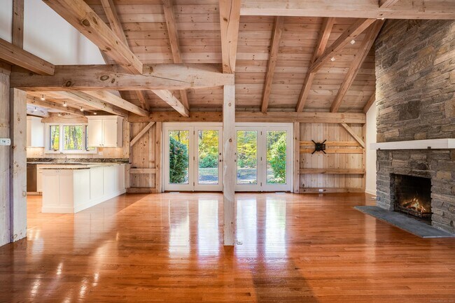 Building Photo - 123 Cove Rd