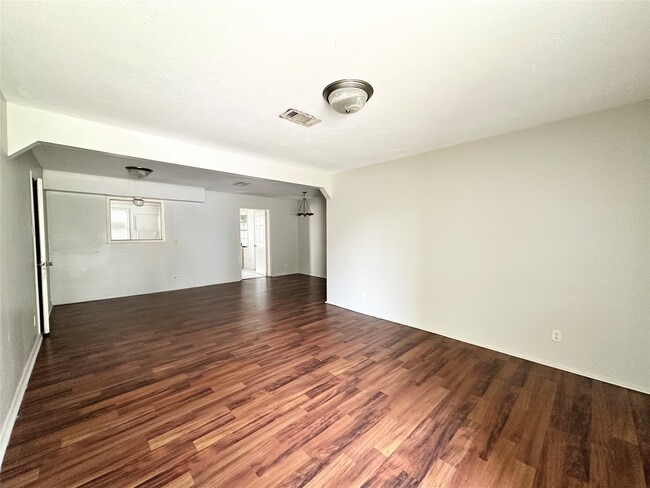 Building Photo - 11715 Almeda Genoa Rd