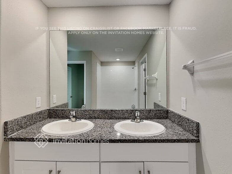 Building Photo - 2393 Jungle Dr