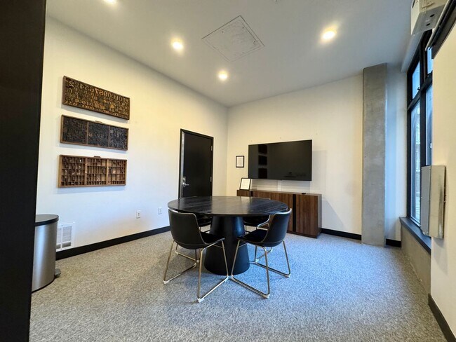 Building Photo - 1620 Belmont Ave