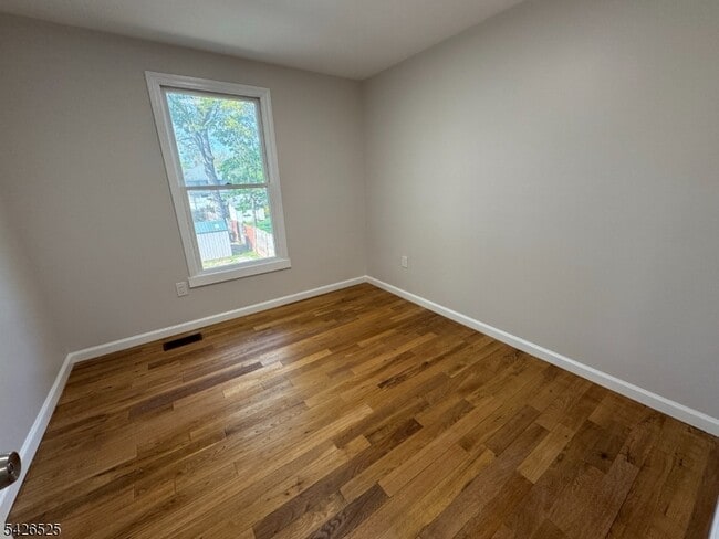 Building Photo - 87 Fairview Ave